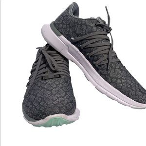 Under Armour Size 9 running shoes like new